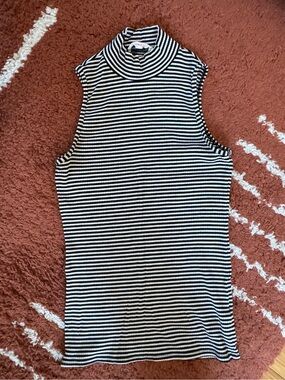 Athleta Black & White Striped Sleeveless Mock Turtleneck Size Small